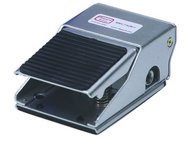 3-WAY FOOT PEDAL VALVE WITH FLAT PEDAL